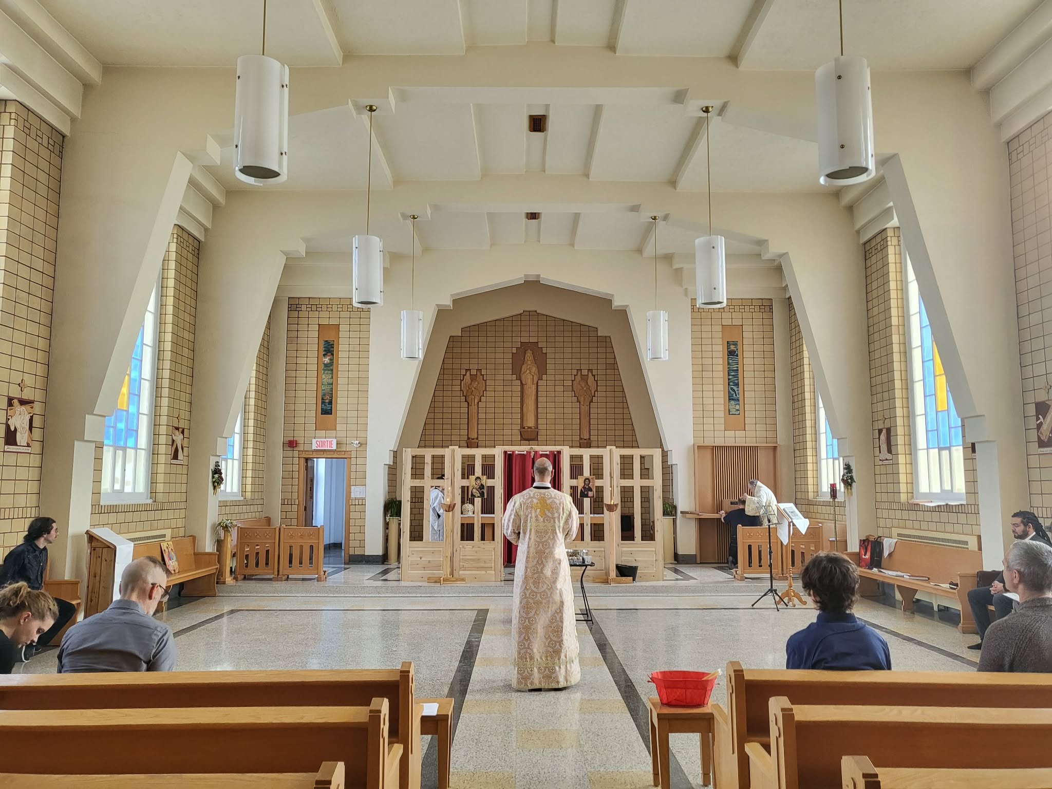 Photo de la liturgie vespérale lors de la consécration du début de la mission de la Sainte Théophanie à Rimouski.